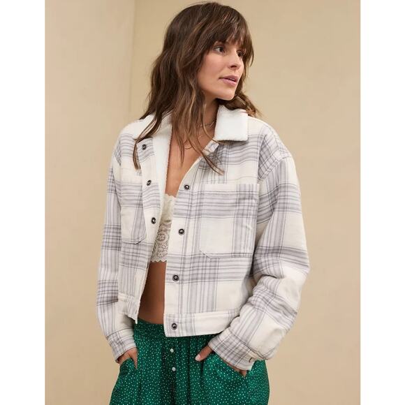 AERIE Cropped Sherpa Lined Shacket Natural Grey & Cream Plaid Pearl Snap Front - Picture 1 of 13